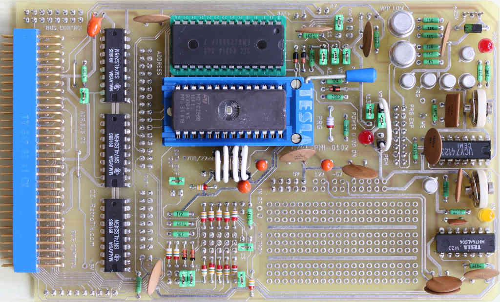 32KB RAM od 8000H, 32KB EPROM není využita
